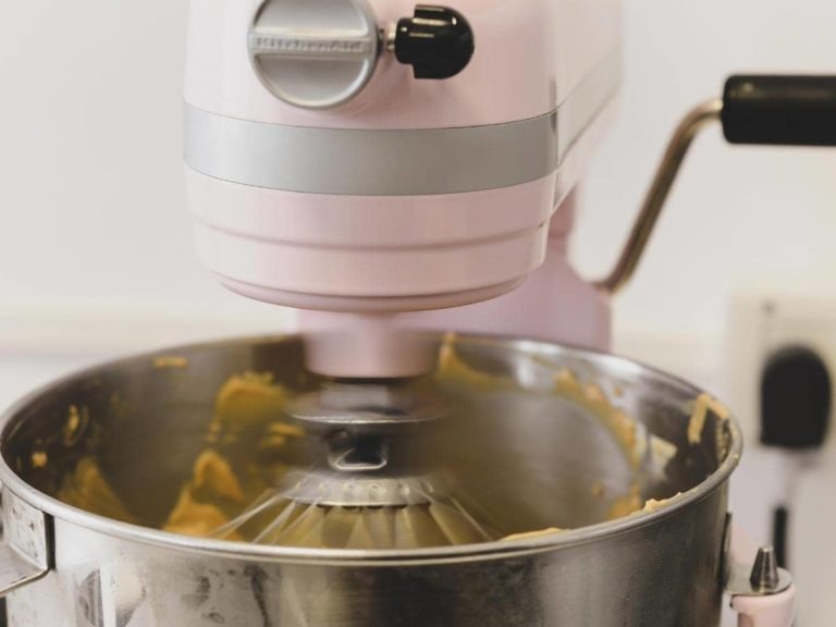 How Long Do Kitchenaid Mixers Last? (Quick Answers)