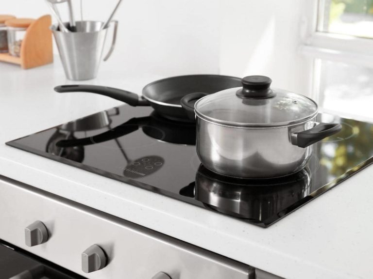 Are Electric Stoves 110 or 220 Volts? (All You Need to Know) HomeApricot