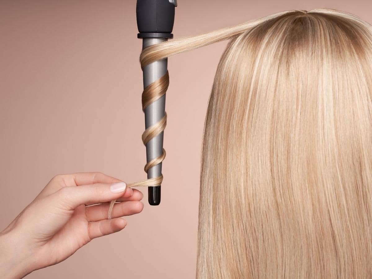 How Many Watts & Amps Does a Curling Iron Use? (Answered) HomeApricot