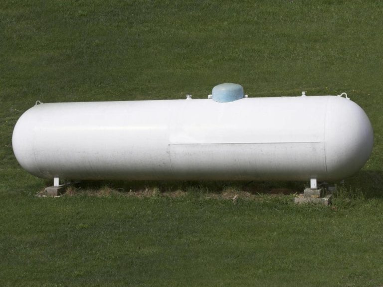 How Many Gallons Are in a 100lb Propane Tank? (Answered)