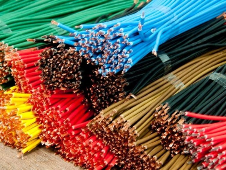 What Size Wire Do I Need for 300 Amps? (Answered)