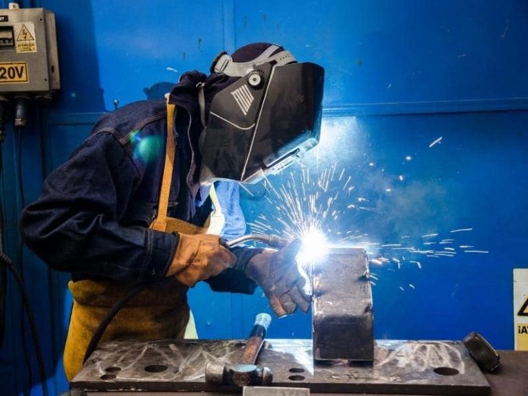 What Size Breaker for Welder? (Quick Answers)