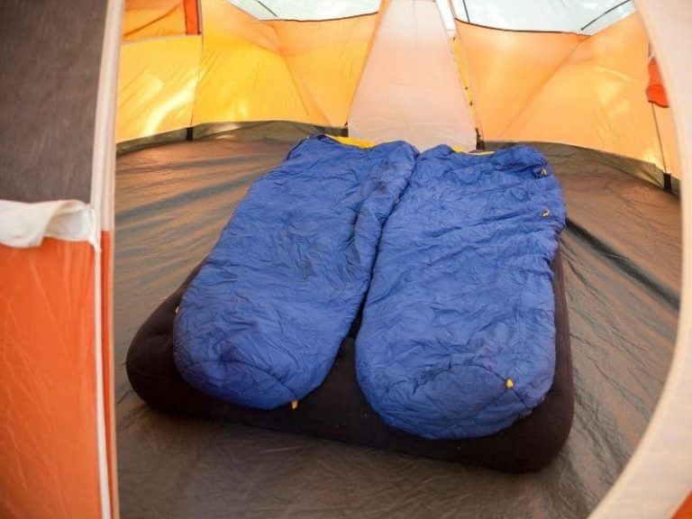 Can You Put a Sleeping Bag in the Washer & Dryer? (Answered) HomeApricot