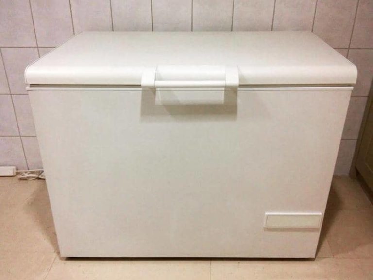 Can You Lay a Freezer on Its Side? (Read This First!) HomeApricot