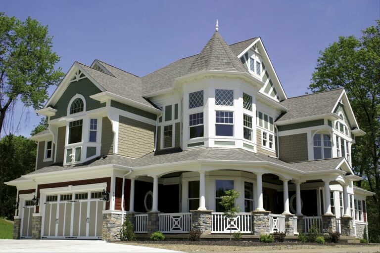 4-Bedroom 2-Story Luxurious Victorian House With a Bonus Vaulted Room (Floor Plan)