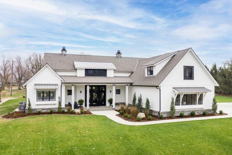 2-Story 4-Bedroom Modern Farmhouse With Vaulted Master Suite (Floor Plan)