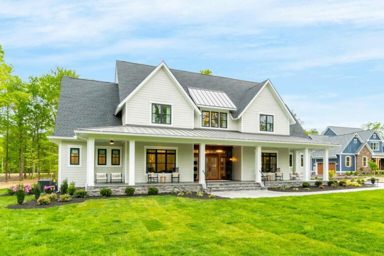 4-Bedroom 2-Story Modern Farmhouse with Formal Dining Room and Informal Lounge (Floor Plan)