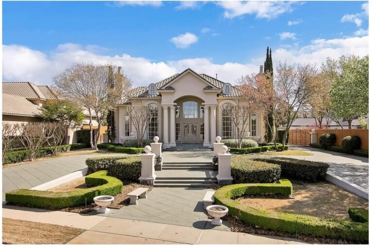 4-Bedroom 2-Story Luxury Home with Central Courtyard (Floor Plan)