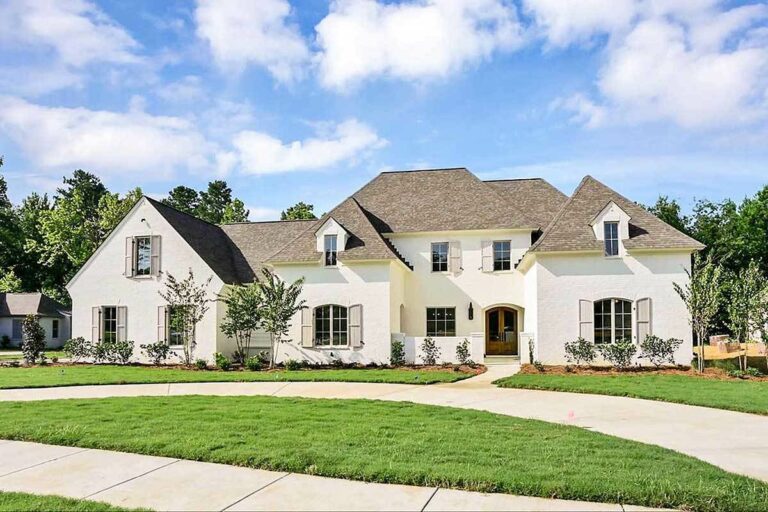 2-Story 5-Bedroom European Home with Lavish Front Courtyard (Floor Plan)