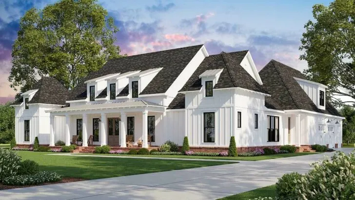 5-Bedroom One-Story Farmhouse with Luxurious Master Suite (Floor Plan)