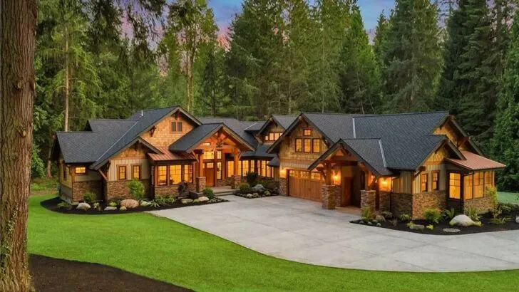 High End 4-Bedroom 1-Story Mountain Home With Bunkroom (Floor Plan)