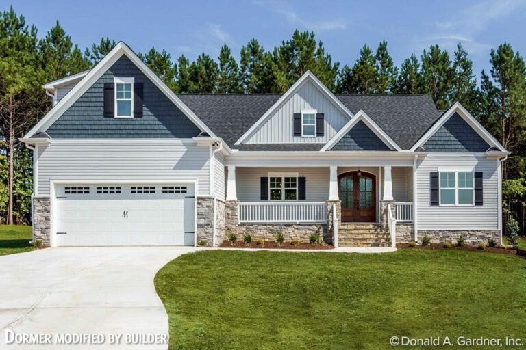 Dual-Story 3-Bedroom Country Ranch With Screened Porch and Split-bed Layout (Floor Plan)