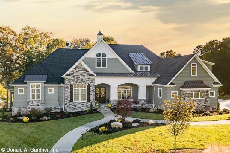 5-Bedroom Single-Story Hillside-Walkout Craftsman Home with Sunroom Off Master Suite (Floor Plan)