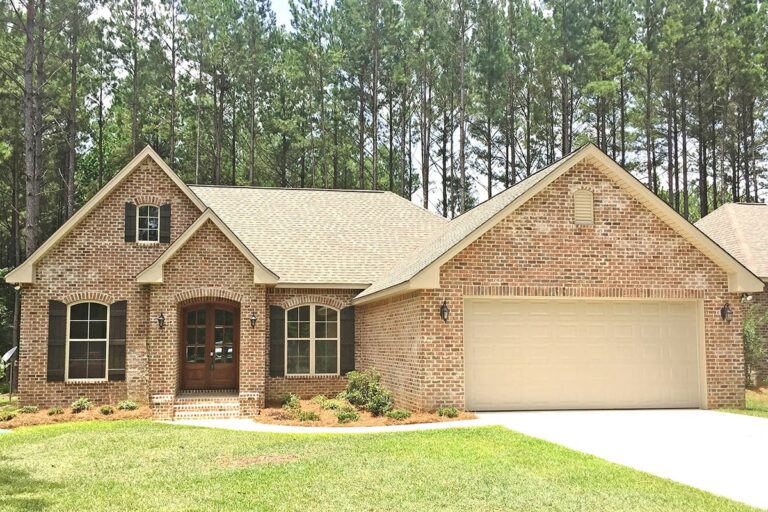 Traditional 3-Bedroom 1-Story Brick House With Split Layout (Floor Plan)