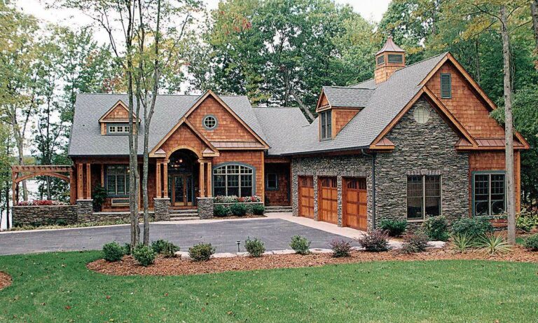 Single-Story 4-Bedroom American Mountain House with Decks (Floor Plan)