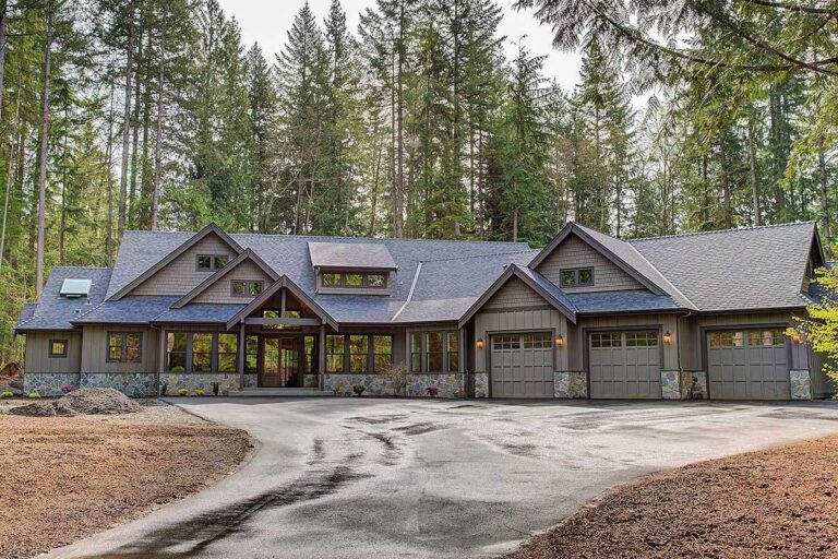 Single-Story 4-Bedroom Craftsman House with Luxurious Master Suite (Floor Plan)