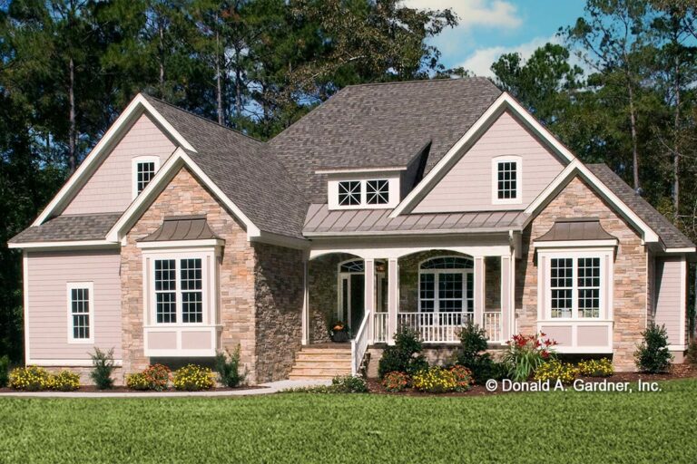 Single-Story 3-Bedroom Craftsman Style Ranch Home With Luxurious Master Suite (Floor Plan)
