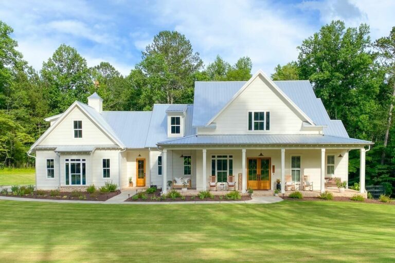 Classic 2-Story 4-Bedroom Low Country House with Wide Porches (Floor Plan)
