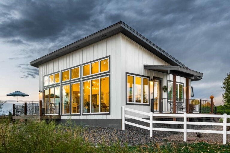 Single-Story 1-Bedroom Modern Cottage with Spacious Home Office (Floor Plan)