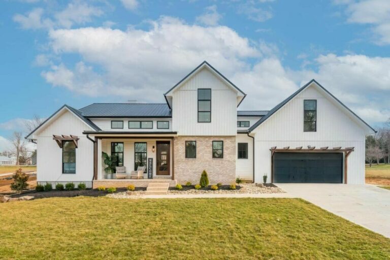 Dual-Story 3-Bedroom Farmhouse with First-Floor Master Suite and Metal Roof (Floor Plan)