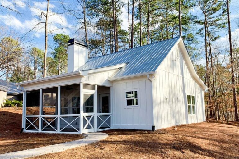 2-Bedroom 1-Story Country House with Spacious Screened Porch (Floor Plan)