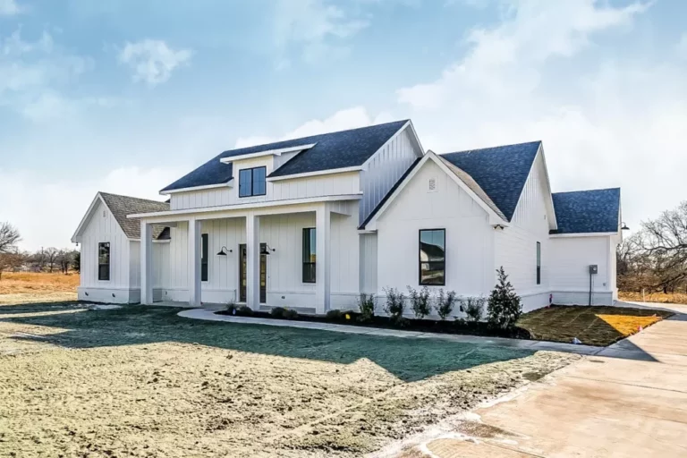 3-Bedroom 1-Story Modern Farmhouse With Private Master Suite (Floor Plan)