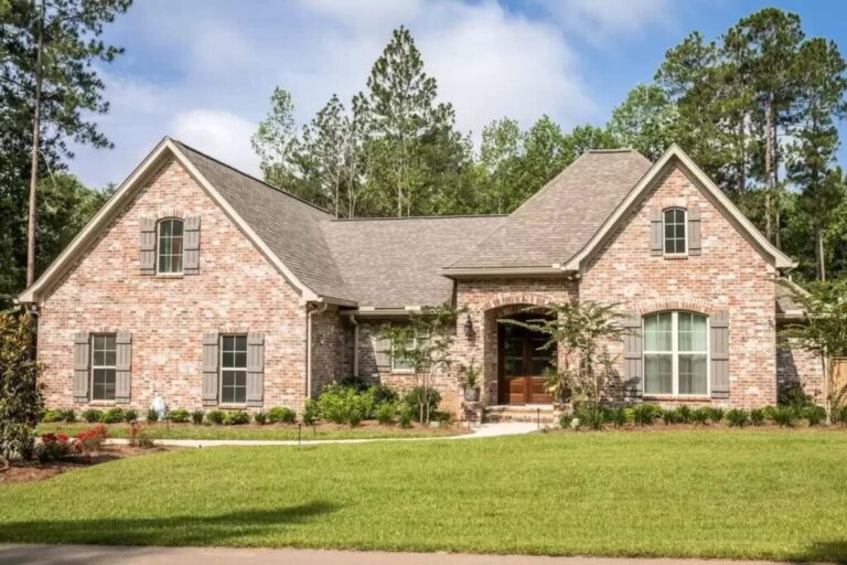 4-Bedroom Single-Story French Country House with Optional Bonus Room (Floor Plan)