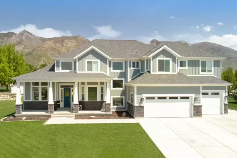 Dual-Story 7-Bedroom New American Craftsman Home with Hobby Room and Home Office (Floor Plan)