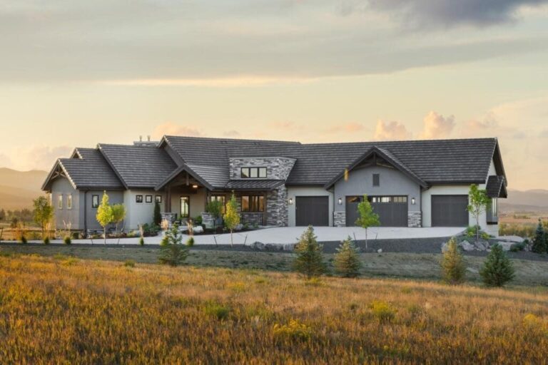 1-Story 4-Bedroom Mountain Ranch Home with Home Theater (Floor Plan)