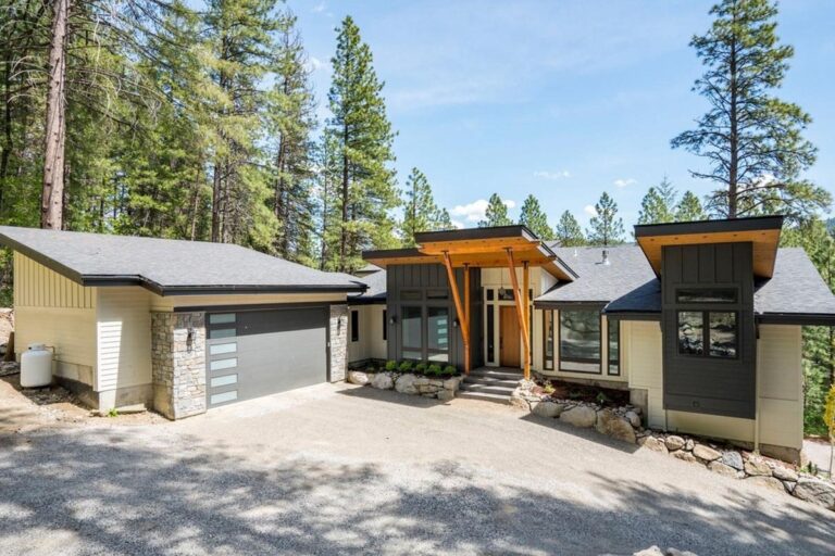 4-Bedroom 1-Story Modern Farmhouse With Courtyard Entry Garage (Floor Plan)