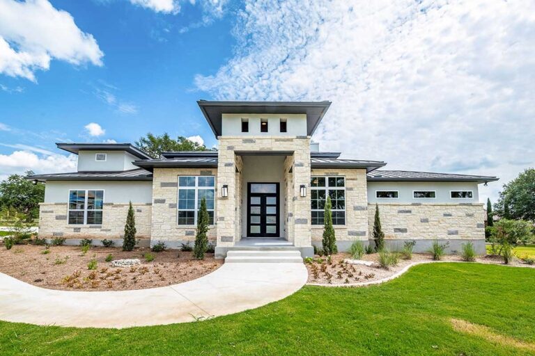 One-Story 3-Bedroom Hill Country House with Huge Rear Covered Porch (Floor Plan)