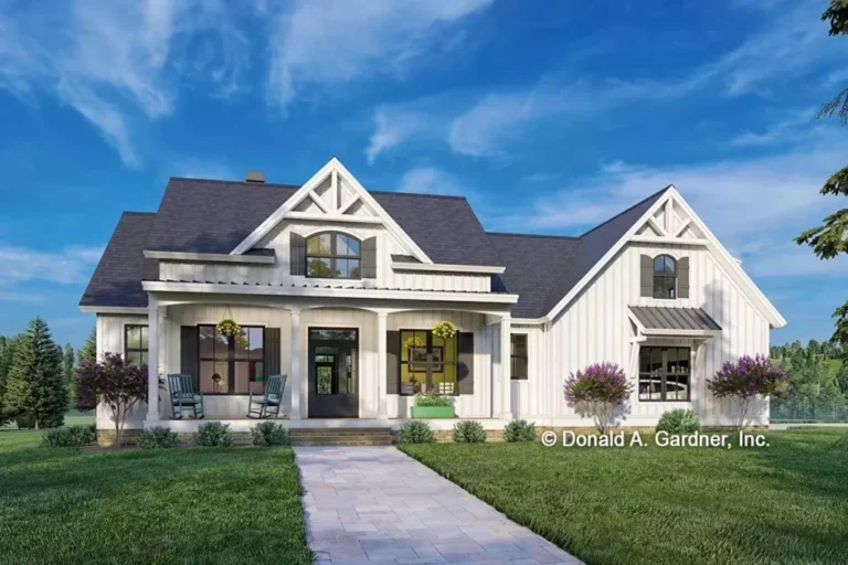 4-Bedroom 1-Story Modern Farmhouse with Vaulted Great Room (Floor Plan)