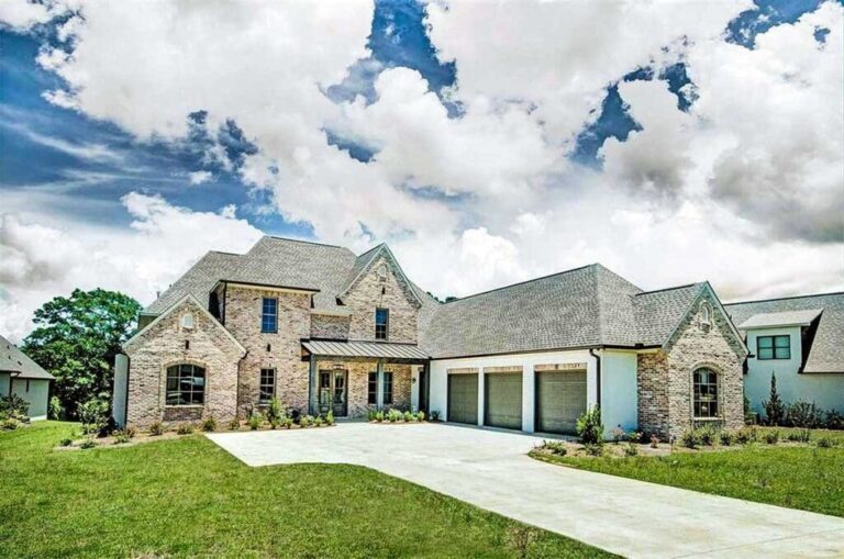 2-Story 4-Bedroom Traditional House with Courtyard Entry Garage (Floor Plan)