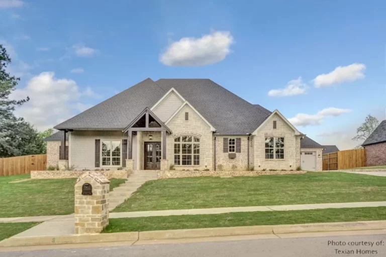 1-Story 5-Bedroom European House with Vaulted Great Room (Floor Plan)