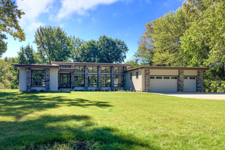 Single-Story 3-Bedroom Modern Home with Front-to-Back Living (Floor Plan)