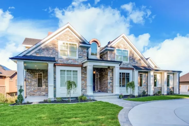 Luxury 5-Bedroom Dual-Story Country Craftsman House with Multi-Generational Apartment (Floor Plan)
