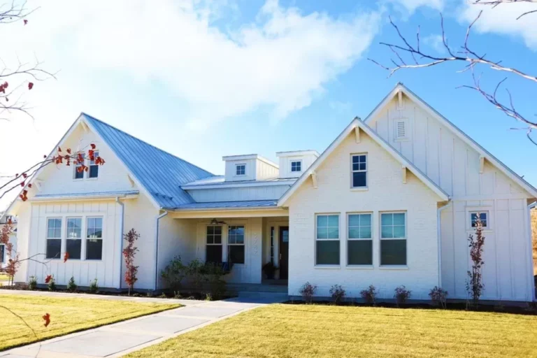 4-Bedroom 1-Story New American Home with Vaulted Covered Patios (Floor Plan)