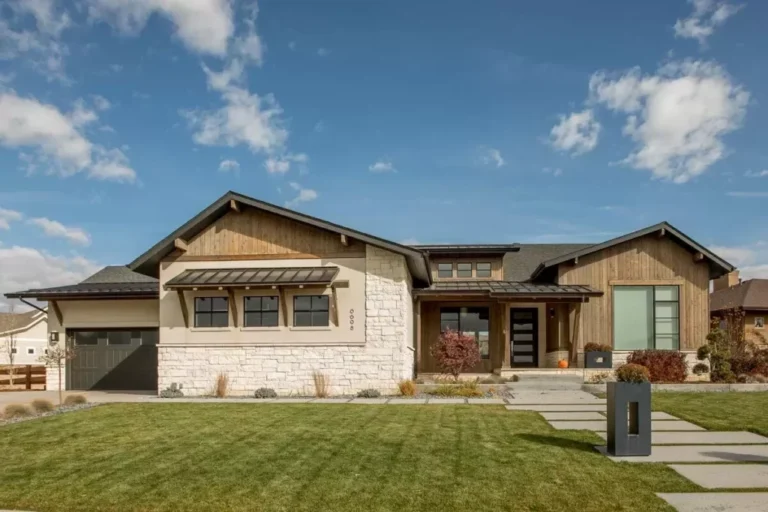 5-Bedroom 1-Story Craftsman House with Sloping Lot (Floor Plan)