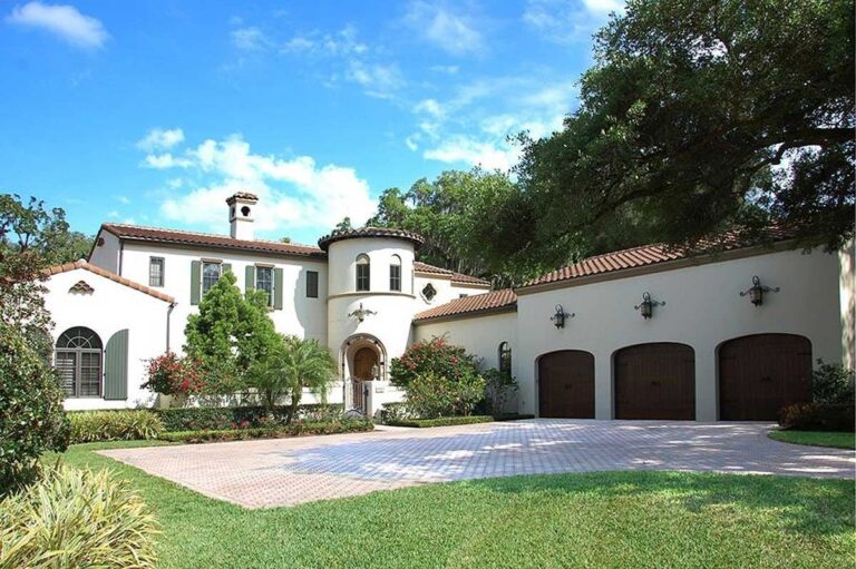 Luxurious 2-Story Farmhouse With Bonus Room, Courtyard Garage & Optional 4th Bedroom (Floor Plan)