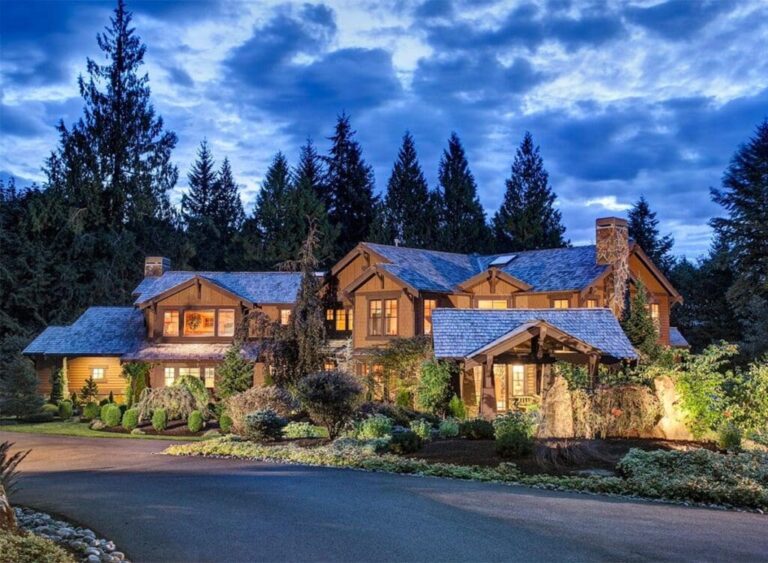 5-Bedroom Dual-Story Craftsman Home with Oversized Bonus Room (Floor Plan)