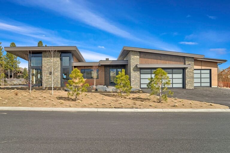 3-Bedroom 1-Story Contemporary Home with Central Courtyard (Floor Plan)