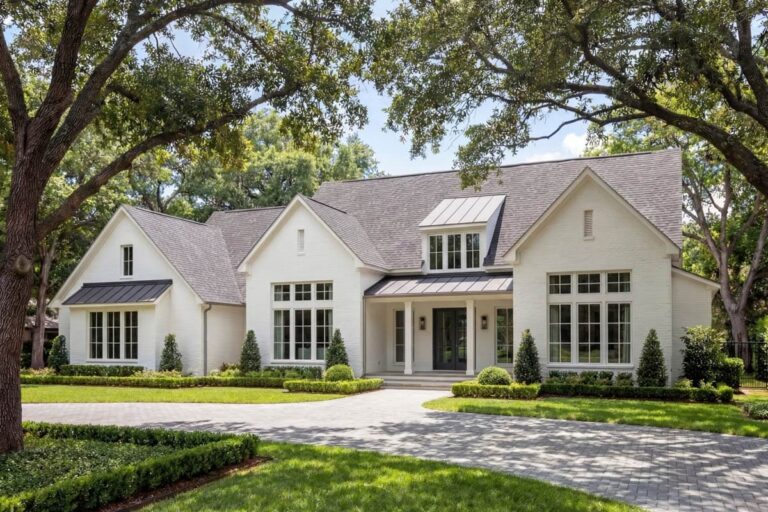 4-Bedroom 1-Story Modern Farmhouse with Expansive Rear Porch and Side-Entry Garage (Floor Plan)