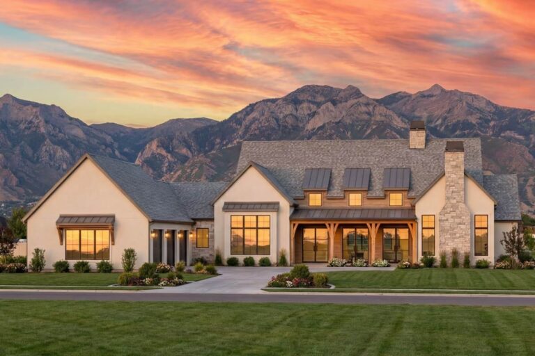 4-Bedroom 1-Story Country Farmhouse With Vaulted Master Suite And Game Room (Floor Plan)